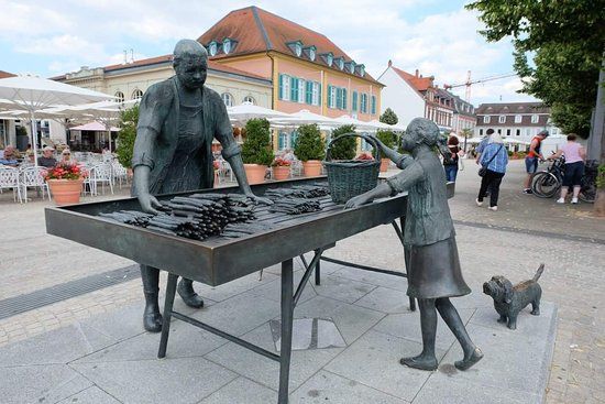 Schwetzinger Spargelfrau