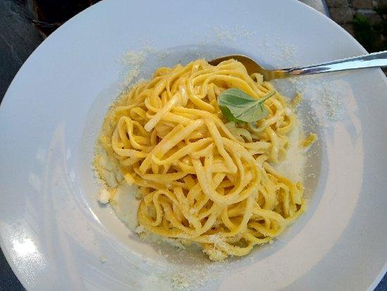 E Jona Bar & Restaurant