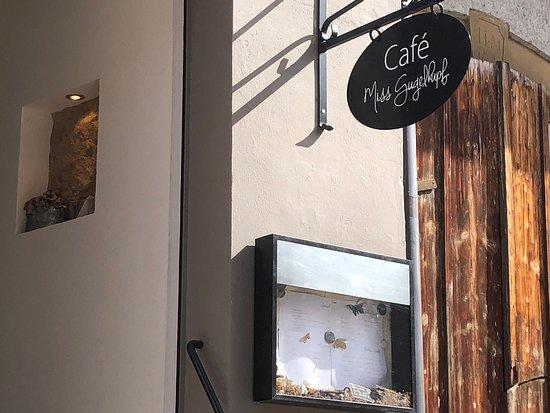 Cafe Miss Gugelhupf