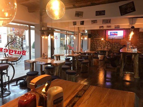 Friends Burger Saloon