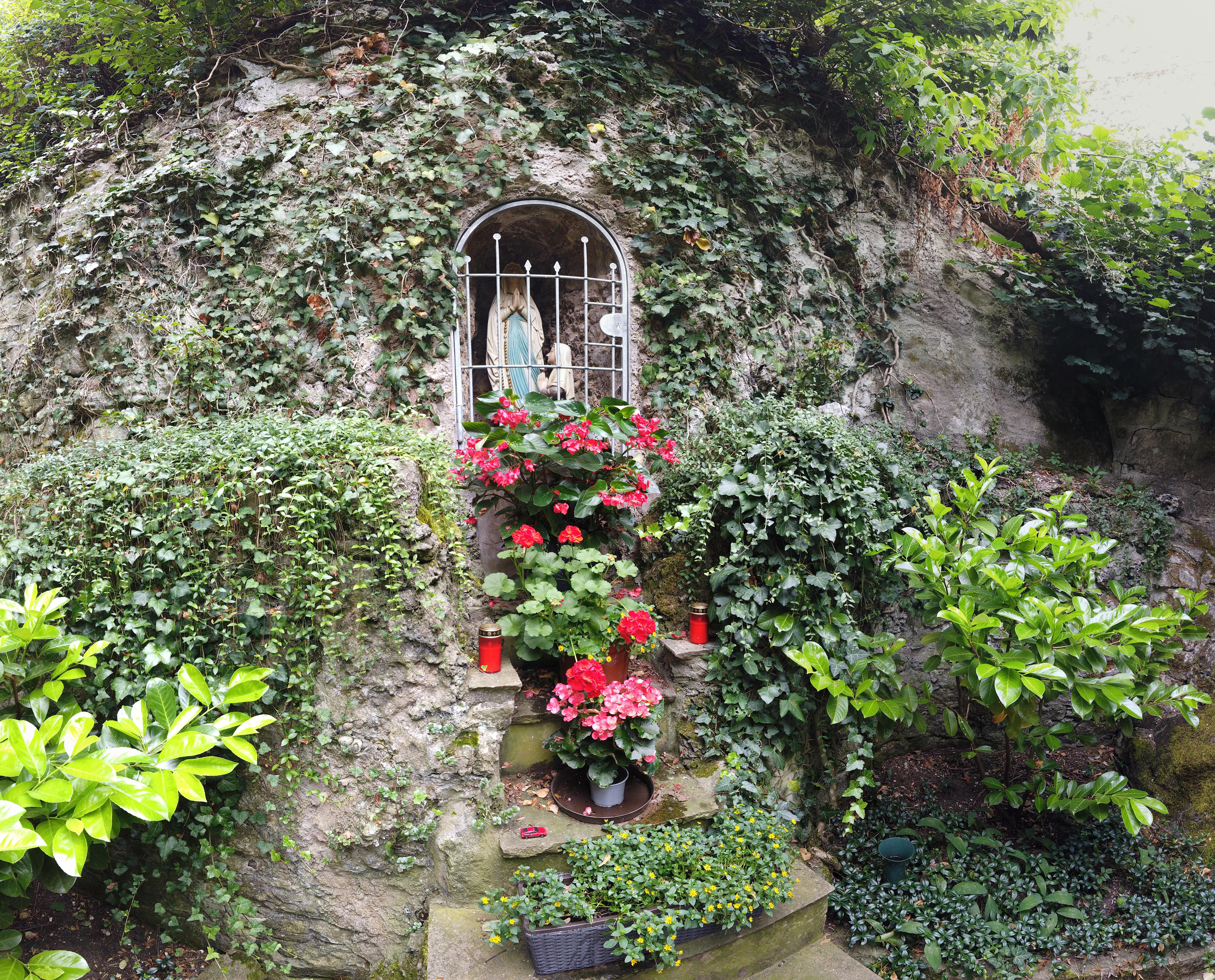 Lourdes Grotte Schloss Ebersberg