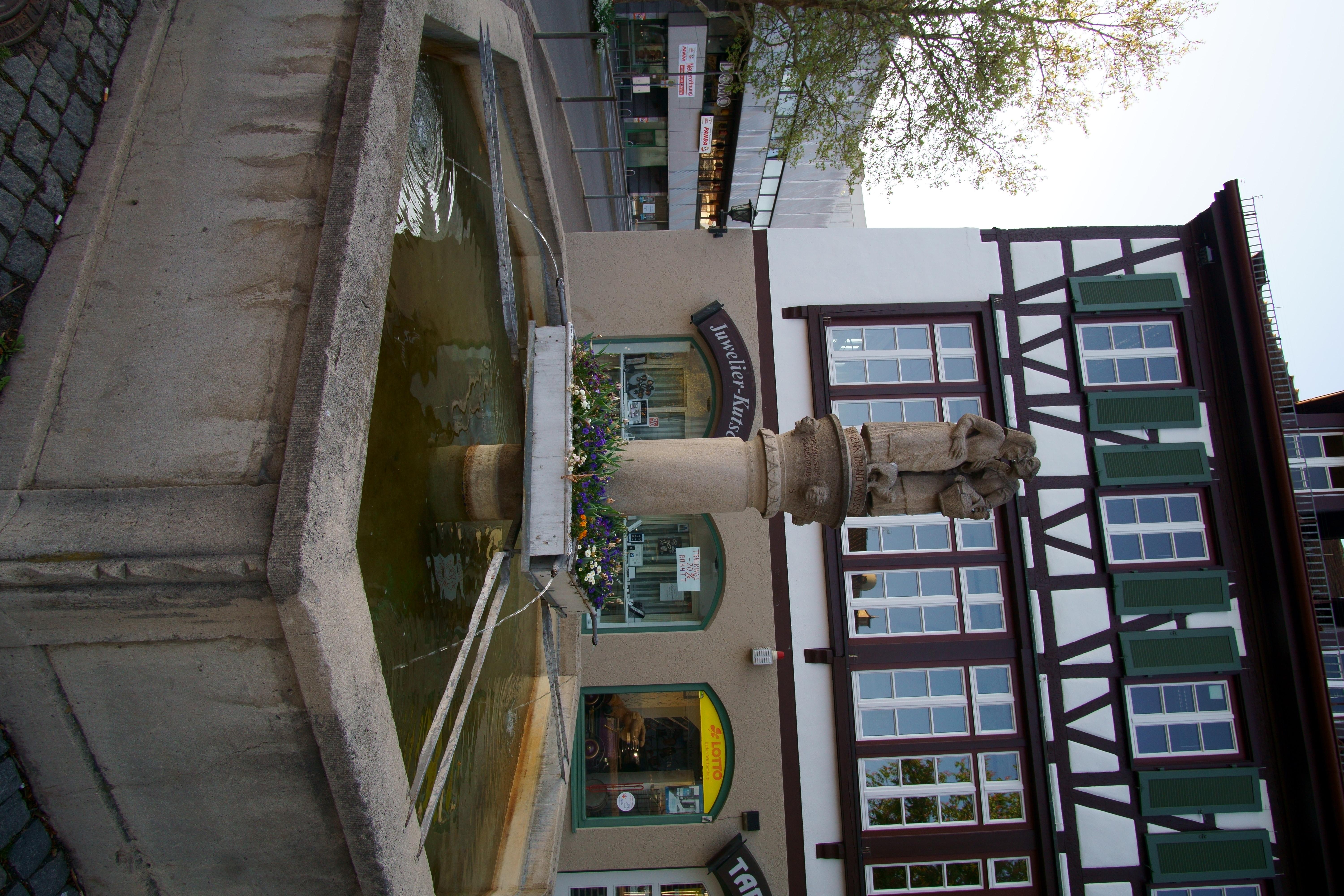 Schwätzweiber-Brunnen