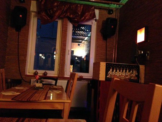 Lek's Thai Restaurant & Lounge